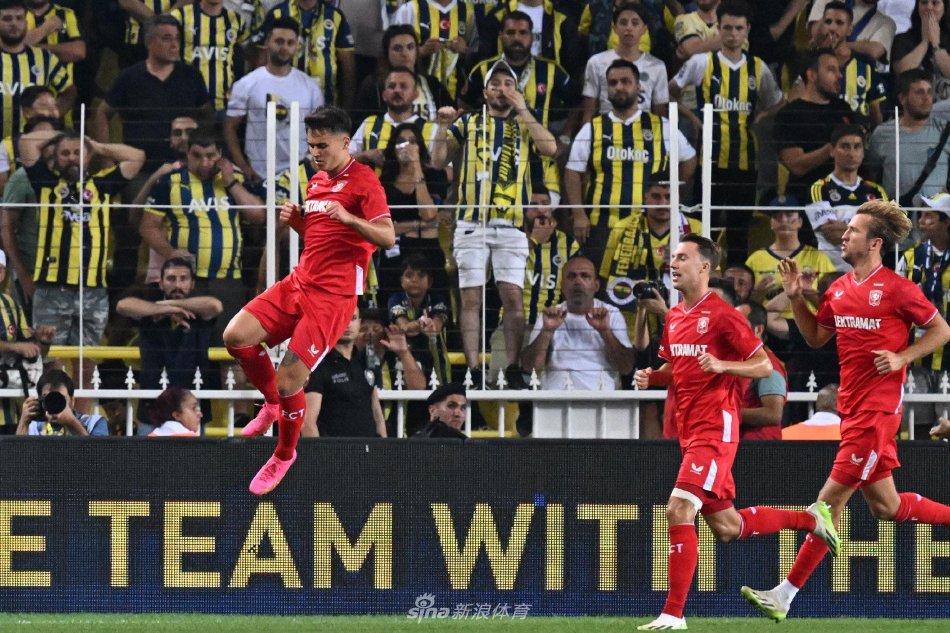 点球破门 点球破门